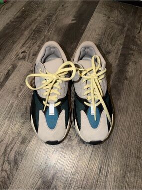 Yeezy boost 700